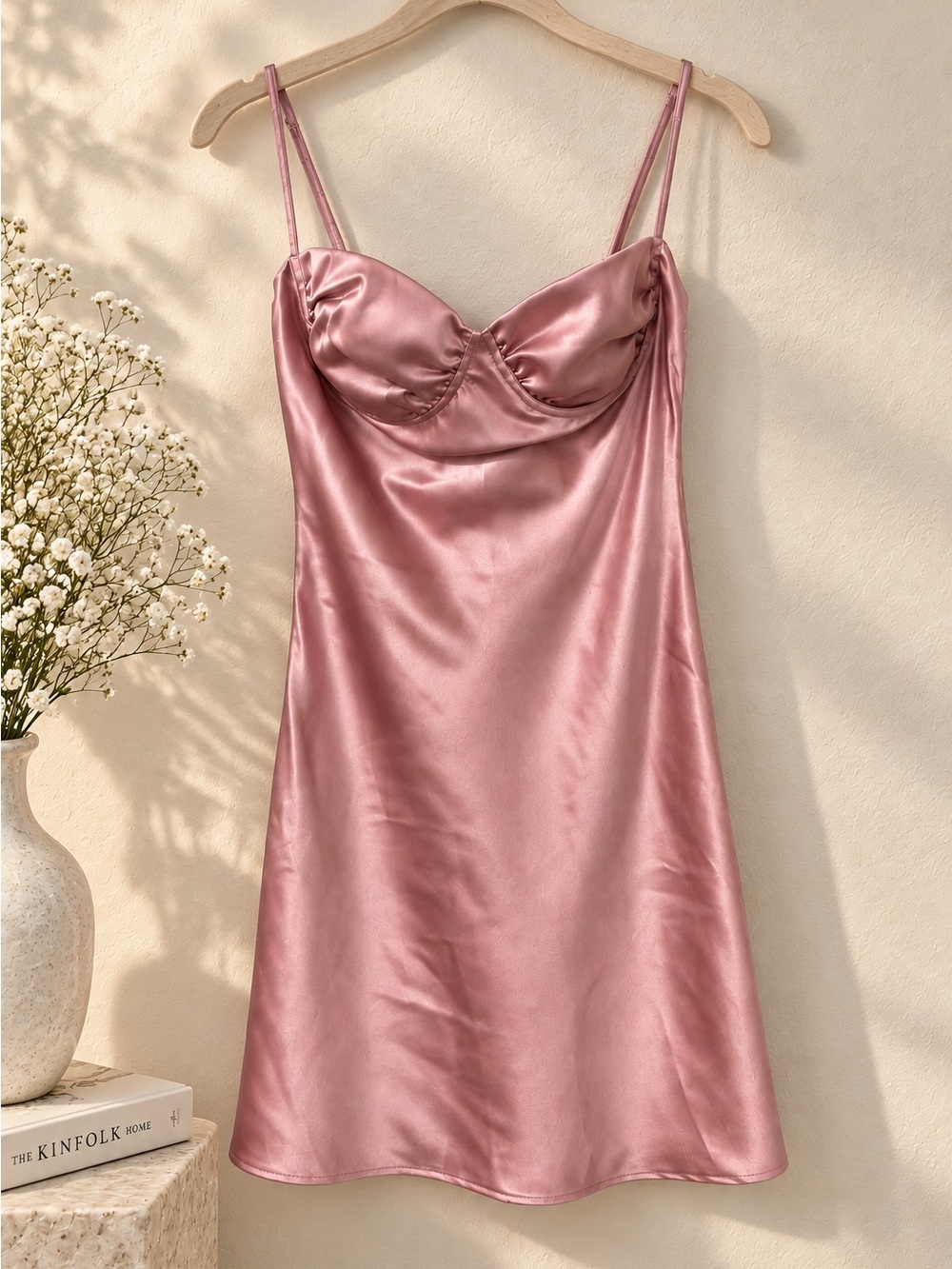 Beige batony Pink Satin Slip Dress z
